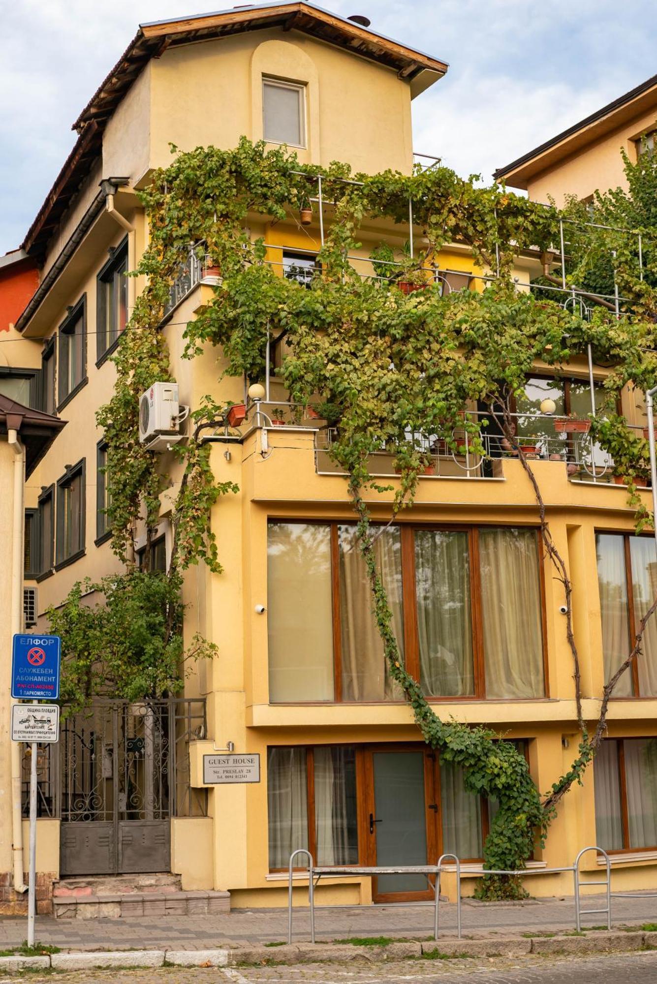 2-Bedroom Flat - Sunny Balcony Płowdiw Zewnętrze zdjęcie