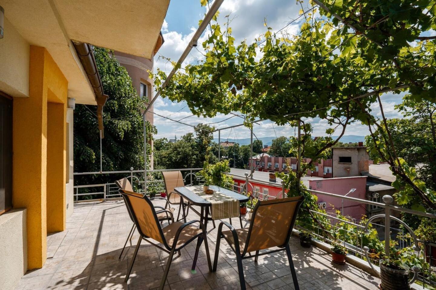 2-Bedroom Flat - Sunny Balcony Płowdiw Zewnętrze zdjęcie